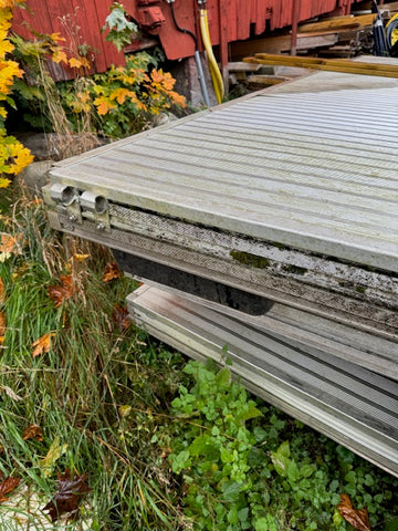 Badbrygga i aluminium begagnad med nya flytblock